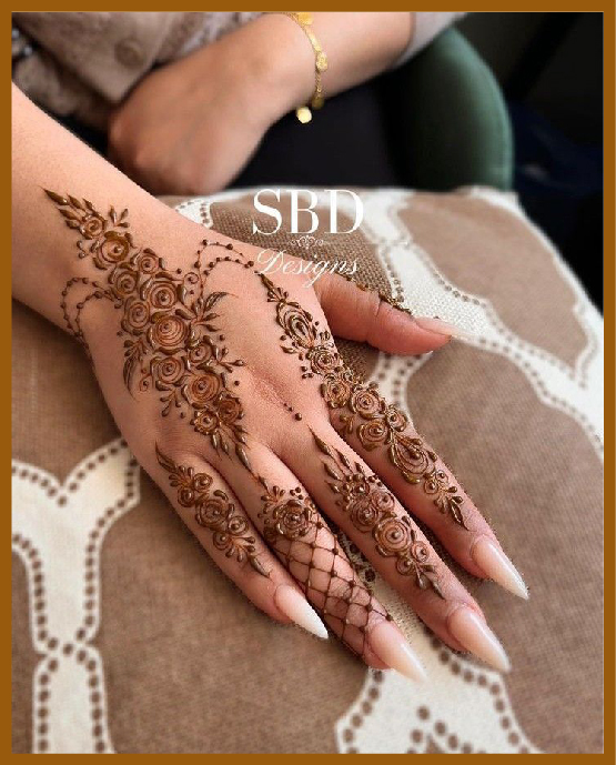 Aesthetic Minimalist Back Hand Mehndi Design